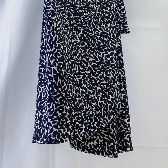Lily Black White Wrap Dress Leaf Floral Flirty Tie Closure Dress - Picture 3 of 13